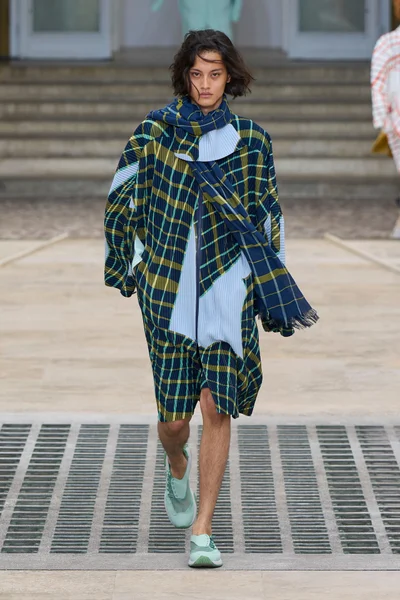 Look 7